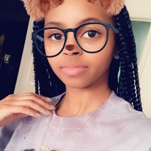 Meet your Posher, Naesha